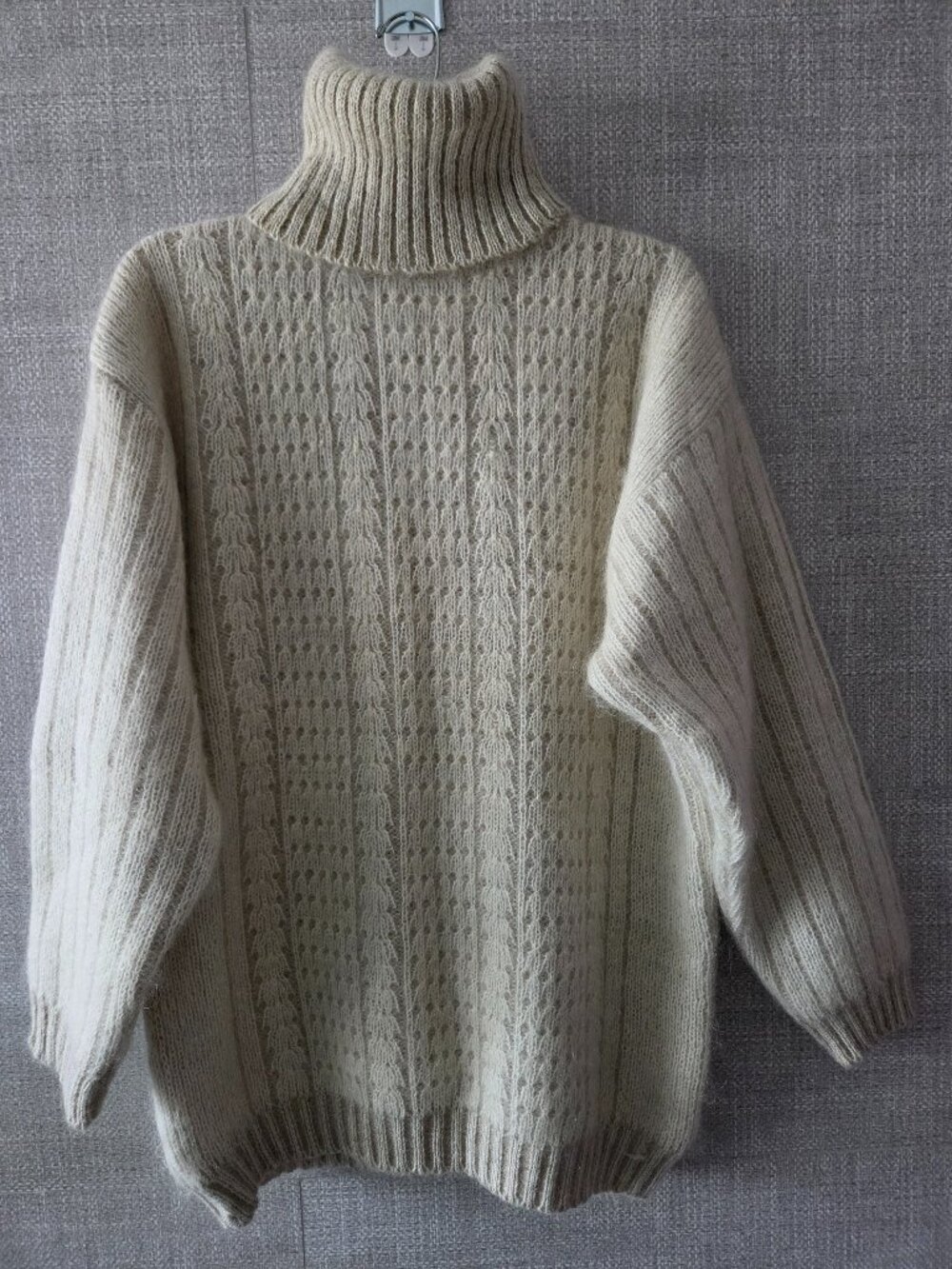 "Silber Line Collection" women's cream wool knit turtleneck sweater size 52.